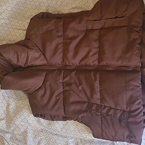 Women's crop puffer vest